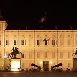 Colazione In Piazza Castello