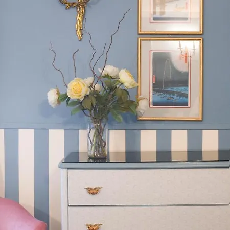 Colazione In Piazza Castello