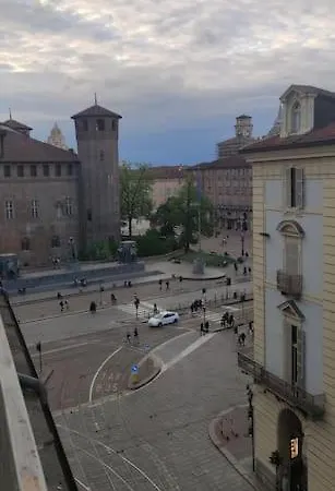 Colazione In Piazza Castello