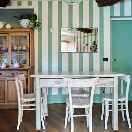 Colazione In Piazza Castello Отель типа 