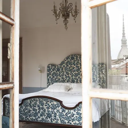 Colazione In Piazza Castello Отель типа 