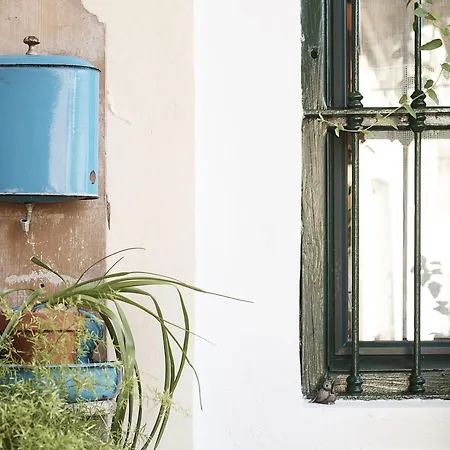 Colazione In Piazza Castello 4*