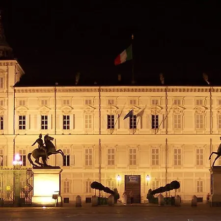 Colazione In Piazza Castello