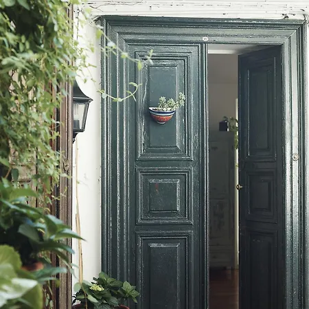 Colazione In Piazza Castello 4*