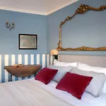 Bed & Breakfast Colazione In Piazza Castello 4*