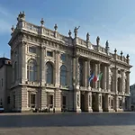 Colazione In Piazza Castello Torino