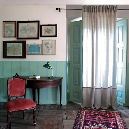 Colazione In Piazza Castello 4*