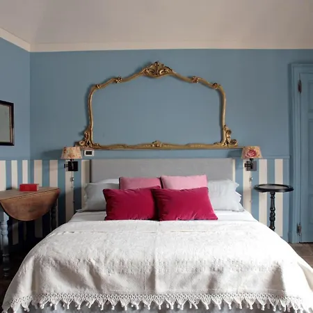 Colazione In Piazza Castello Nocleg ze śniadaniem