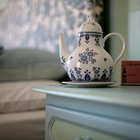 Colazione In Piazza Castello 4*