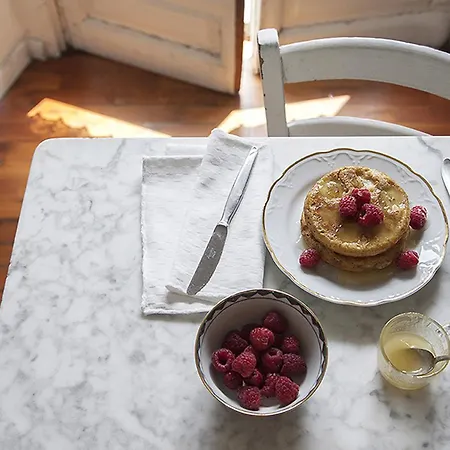 Alojamento de Acomodação e Pequeno-almoço Colazione In Piazza Castello 4*